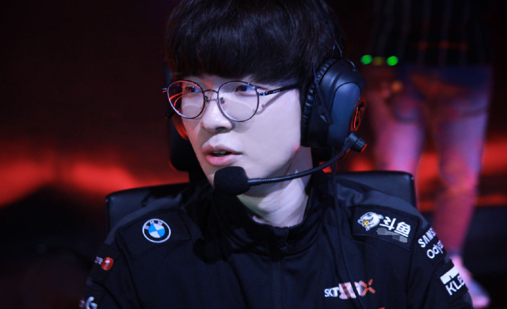 开云体育在线-包含DRX险胜GEN，ShowMaker开启传奇时刻激烈交锋小组赛，成为赛场最大亮点的词条